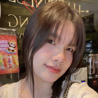 Tracy, nail technician at HiQ Nails & Spa